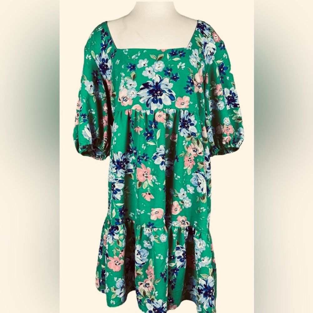 BCBG Paris Green Floral Tie‎ Back Dress Size Medium Ruffle Hem Short Sleeves
